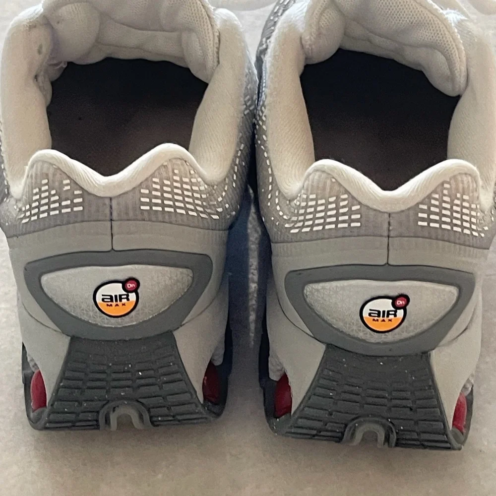 2,5 Big Kid's Nike Air Max DN Shoes Size / Smoke Grey/University Red HQ4873-002